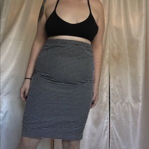 Black and white pattern pencil skirt